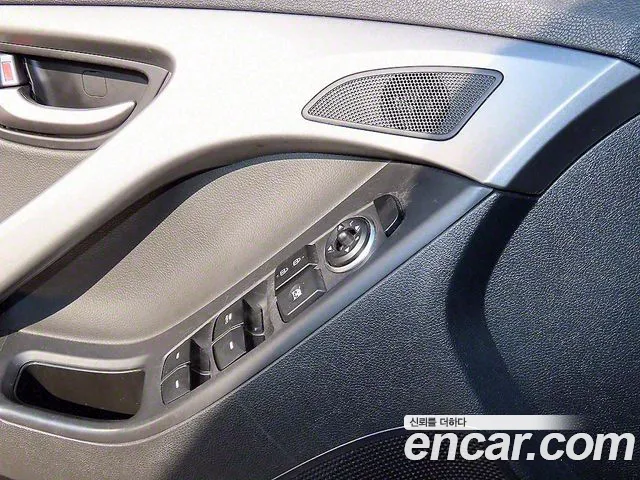 Hyundai AVANTE 2015 — фото 11
