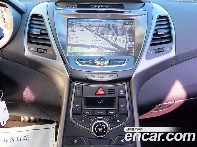 Hyundai AVANTE 2015 — фото 13