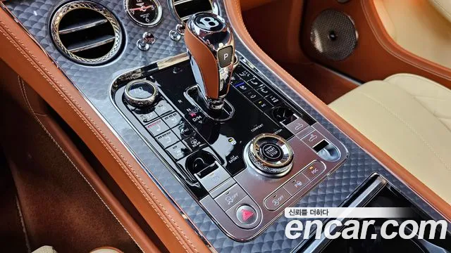 Bentley Continental 2022 — фото 9