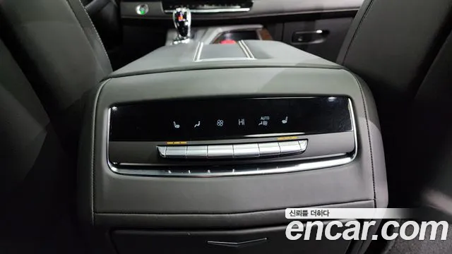 Cadillac Escalade 2022 — фото 17