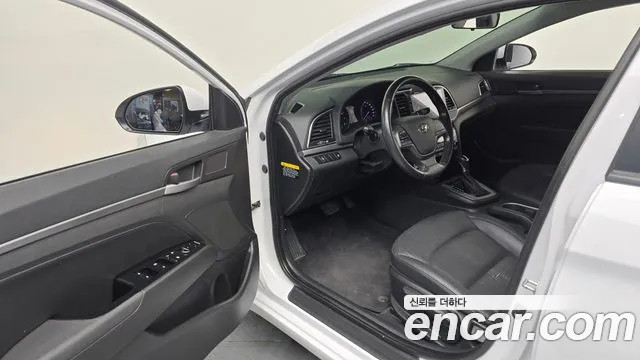 Hyundai AVANTE 2017 — фото 10