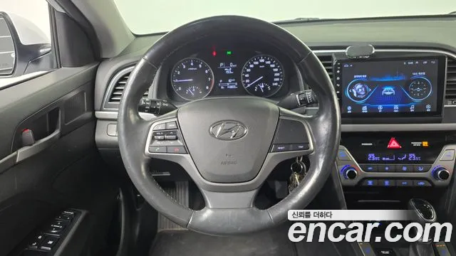 Hyundai AVANTE 2017 — фото 13