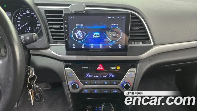 Hyundai AVANTE 2017 — фото 14