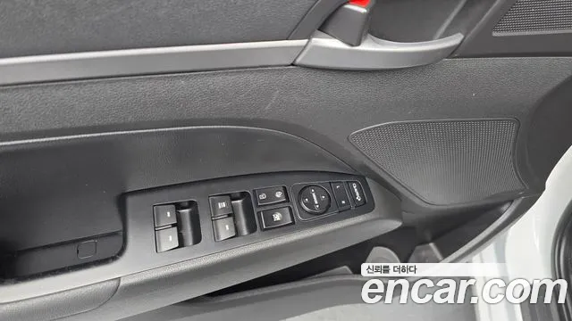 Hyundai AVANTE 2017 — фото 18