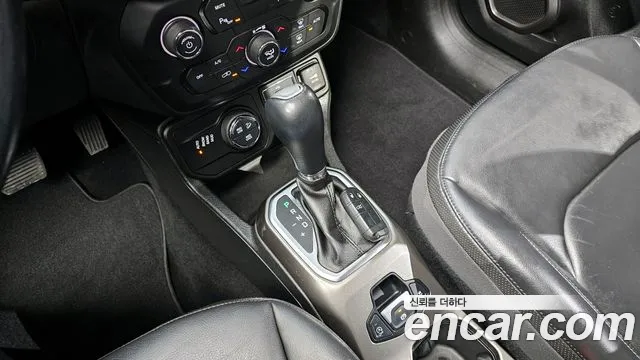 Jeep Renegade 2018 — фото 9