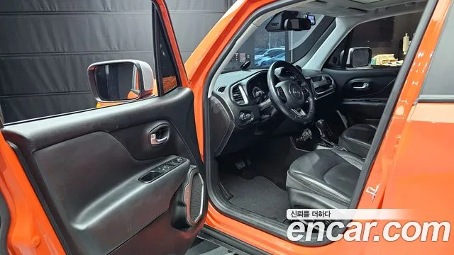 Jeep Renegade 2018 — фото 10