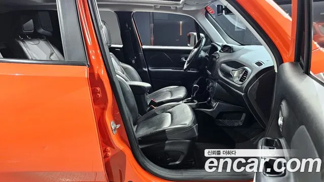 Jeep Renegade 2018 — фото 11