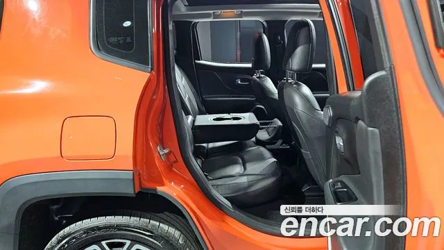Jeep Renegade 2018 — фото 12