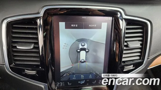 Volvo XC90 2017 — фото 15
