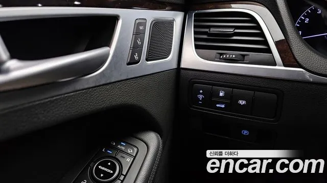 Hyundai Genesis 2016 — фото 18