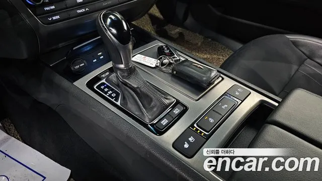 Hyundai Genesis 2016 — фото 9
