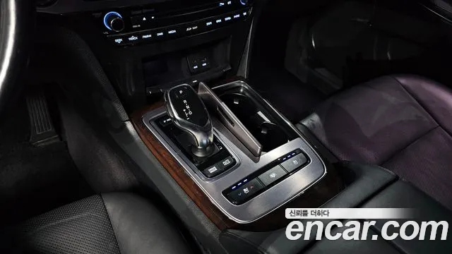 Hyundai Equus 2014 — фото 9