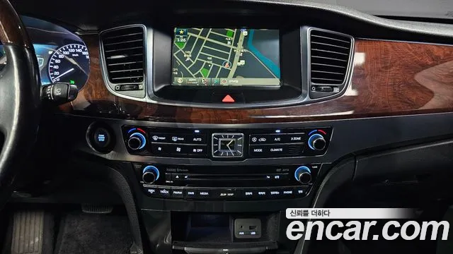 Hyundai Equus 2014 — фото 15