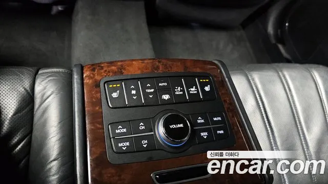 Hyundai Equus 2010 — фото 17