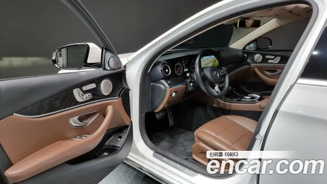 Mercedes-Benz E-Class 2018 — фото 10