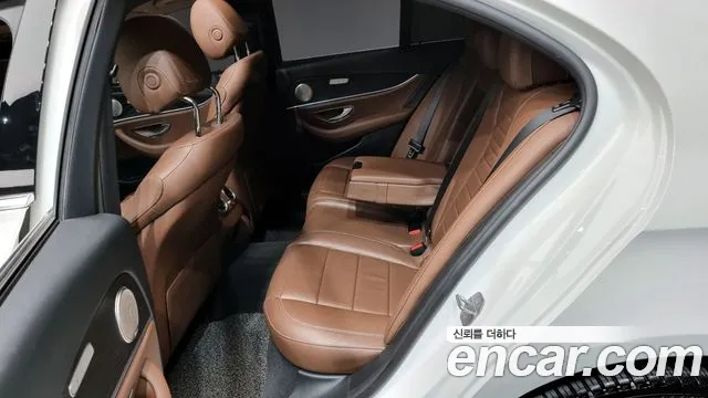 Mercedes-Benz E-Class 2018 — фото 11