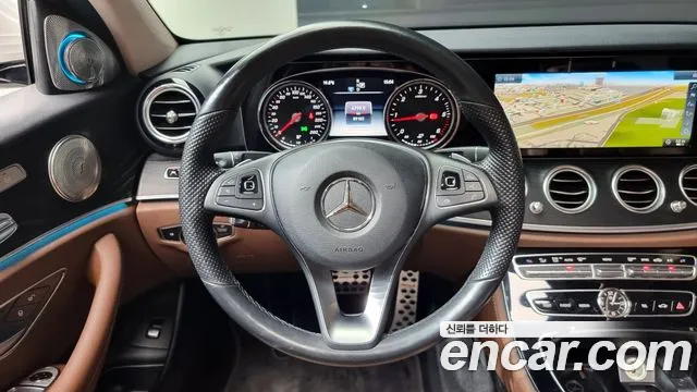 Mercedes-Benz E-Class 2018 — фото 13