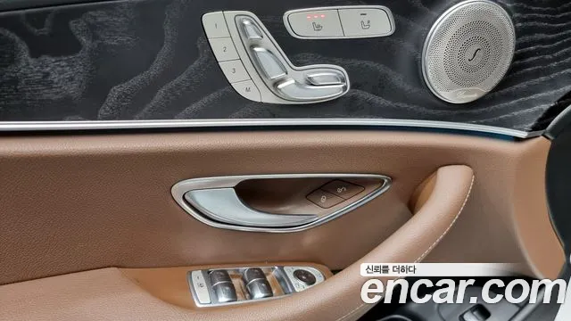Mercedes-Benz E-Class 2018 — фото 14