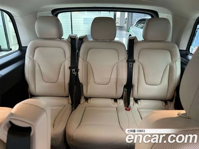 Mercedes-Benz V-Class 2025 — фото 15