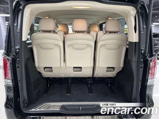 Mercedes-Benz V-Class 2025 — фото 17