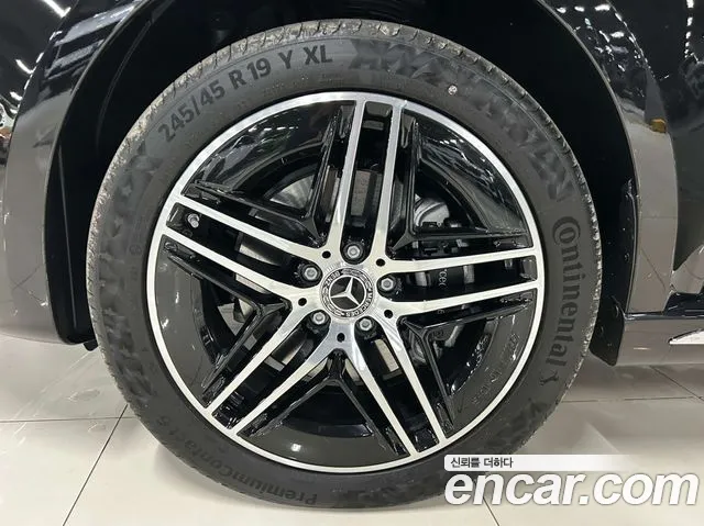 Mercedes-Benz V-Class 2025 — фото 18