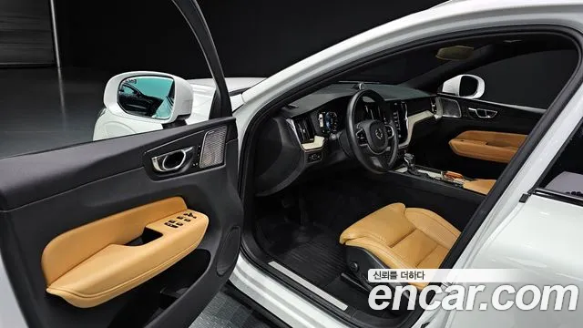 Volvo XC60 2020 — фото 11