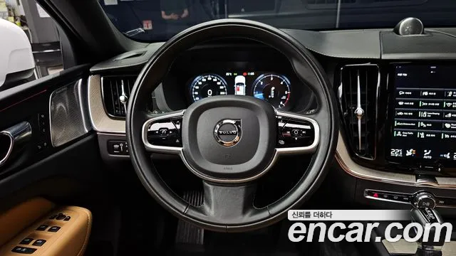 Volvo XC60 2020 — фото 13
