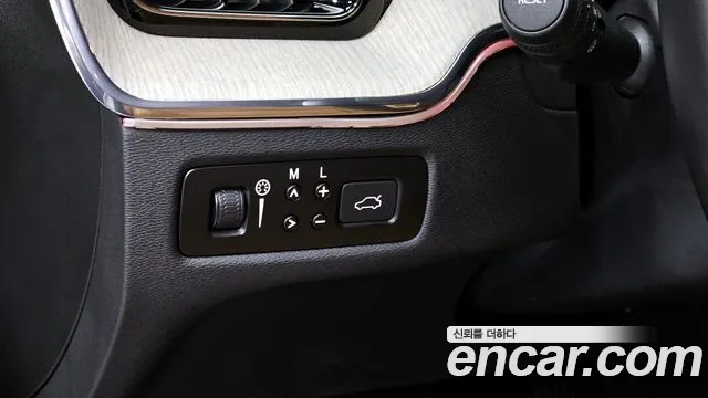 Volvo XC60 2020 — фото 15