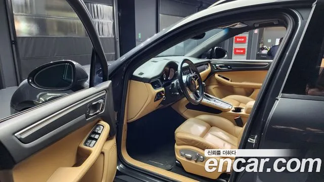 Porsche Macan 2017 — фото 10