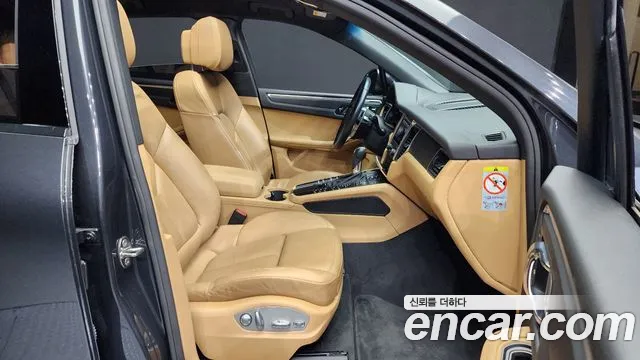 Porsche Macan 2017 — фото 11