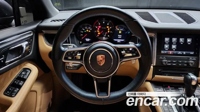 Porsche Macan 2017 — фото 13
