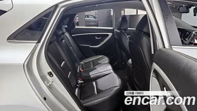 Hyundai i30 2016 — фото 12