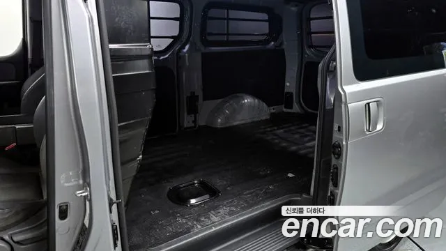 Hyundai Starex 2019 — фото 12