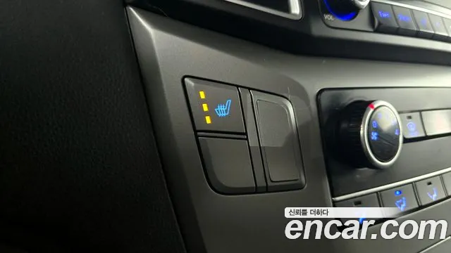 Hyundai Starex 2019 — фото 17