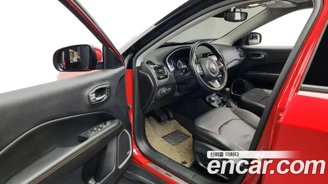 Jeep Compass 2020 — фото 10