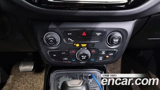 Jeep Compass 2020 — фото 18