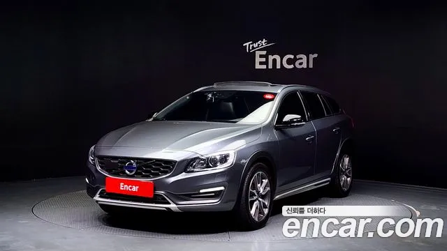 Volvo V60 2016 — фото 1
