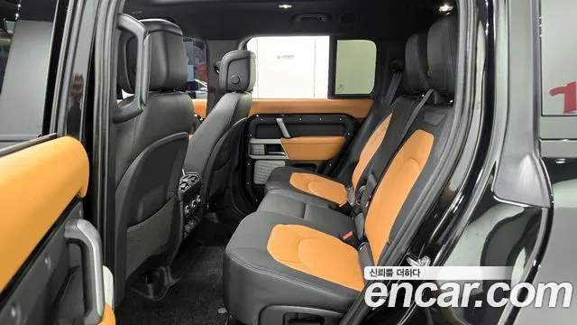 Land Rover Defender 2024 — фото 12