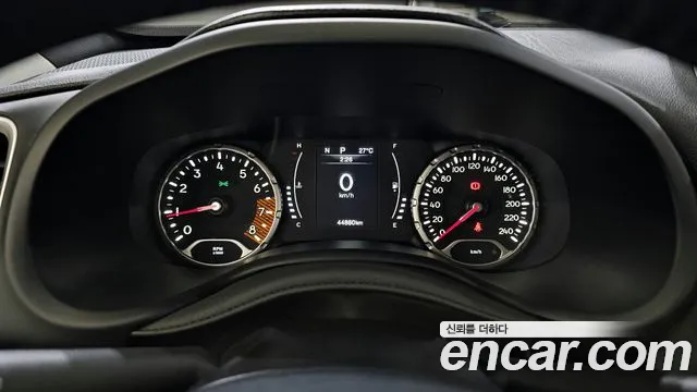 Jeep Renegade 2021 — фото 8