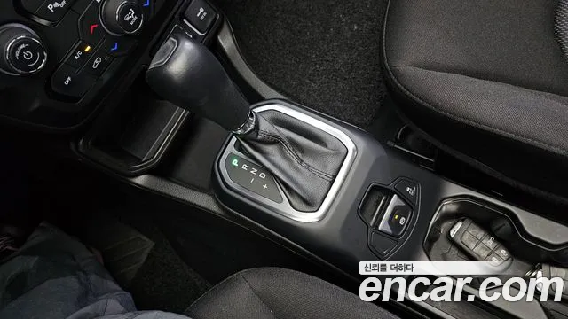 Jeep Renegade 2021 — фото 9