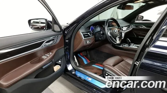 BMW 7-Series 2017 — фото 10