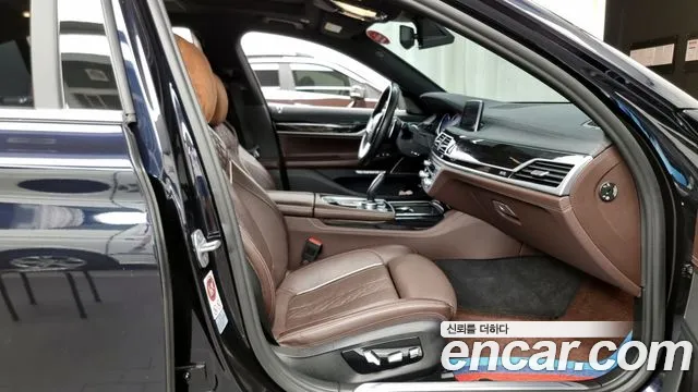 BMW 7-Series 2017 — фото 11