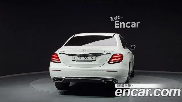 Mercedes-Benz E-Class 2019 — фото 4