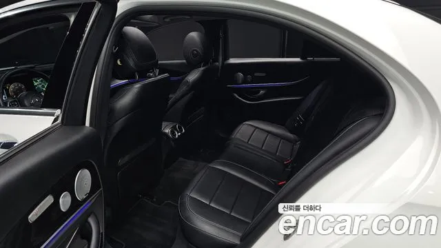 Mercedes-Benz E-Class 2019 — фото 12