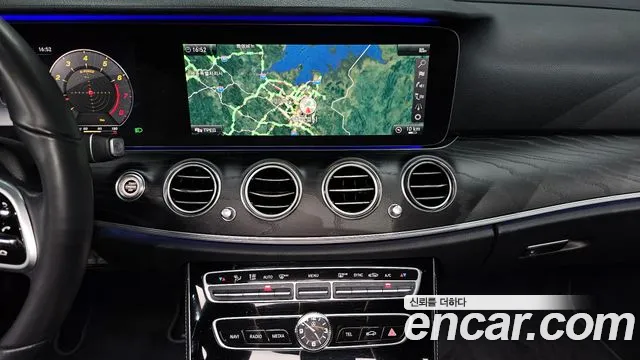Mercedes-Benz E-Class 2019 — фото 14