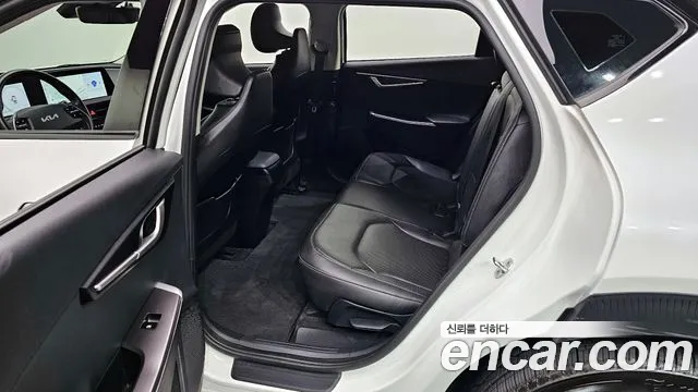 Kia EV6 2022 — фото 11