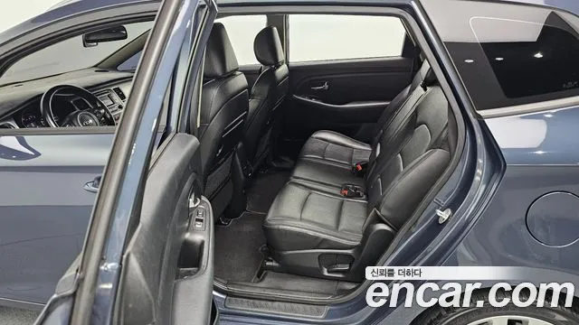Kia Carens 2015 — фото 18