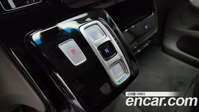 Hyundai Staria 2023 — фото 9