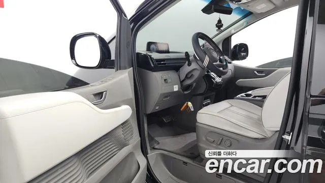 Hyundai Staria 2023 — фото 10