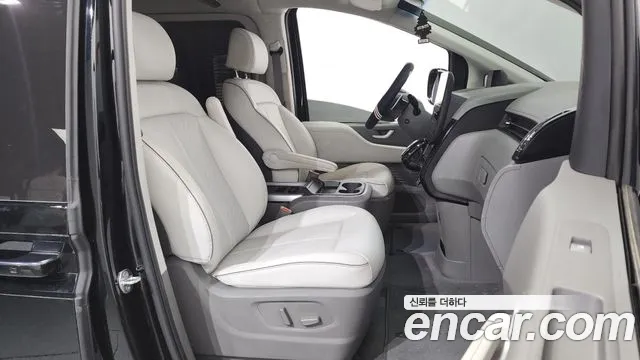Hyundai Staria 2023 — фото 11